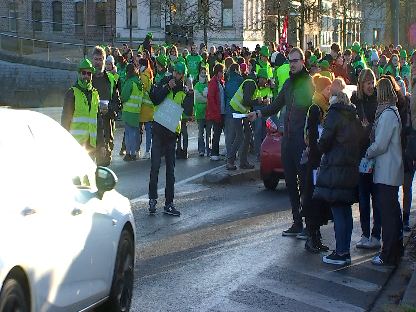 Mons : opération de sensibilisation des enseignants en grève